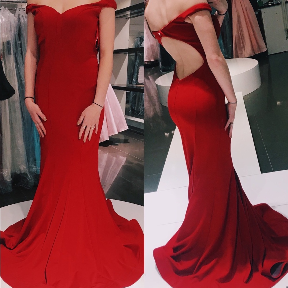 Red Fitting Prom Dress